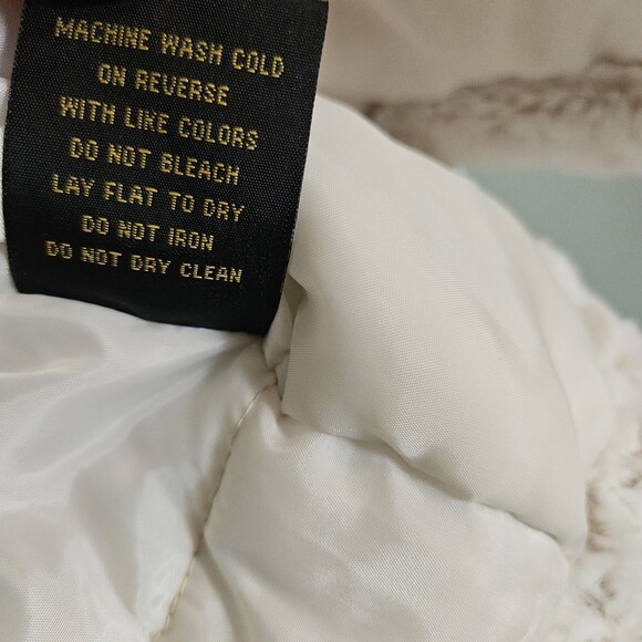 White Winter Vest **See photos for measurements** Large -XL - Picture 8 of 12